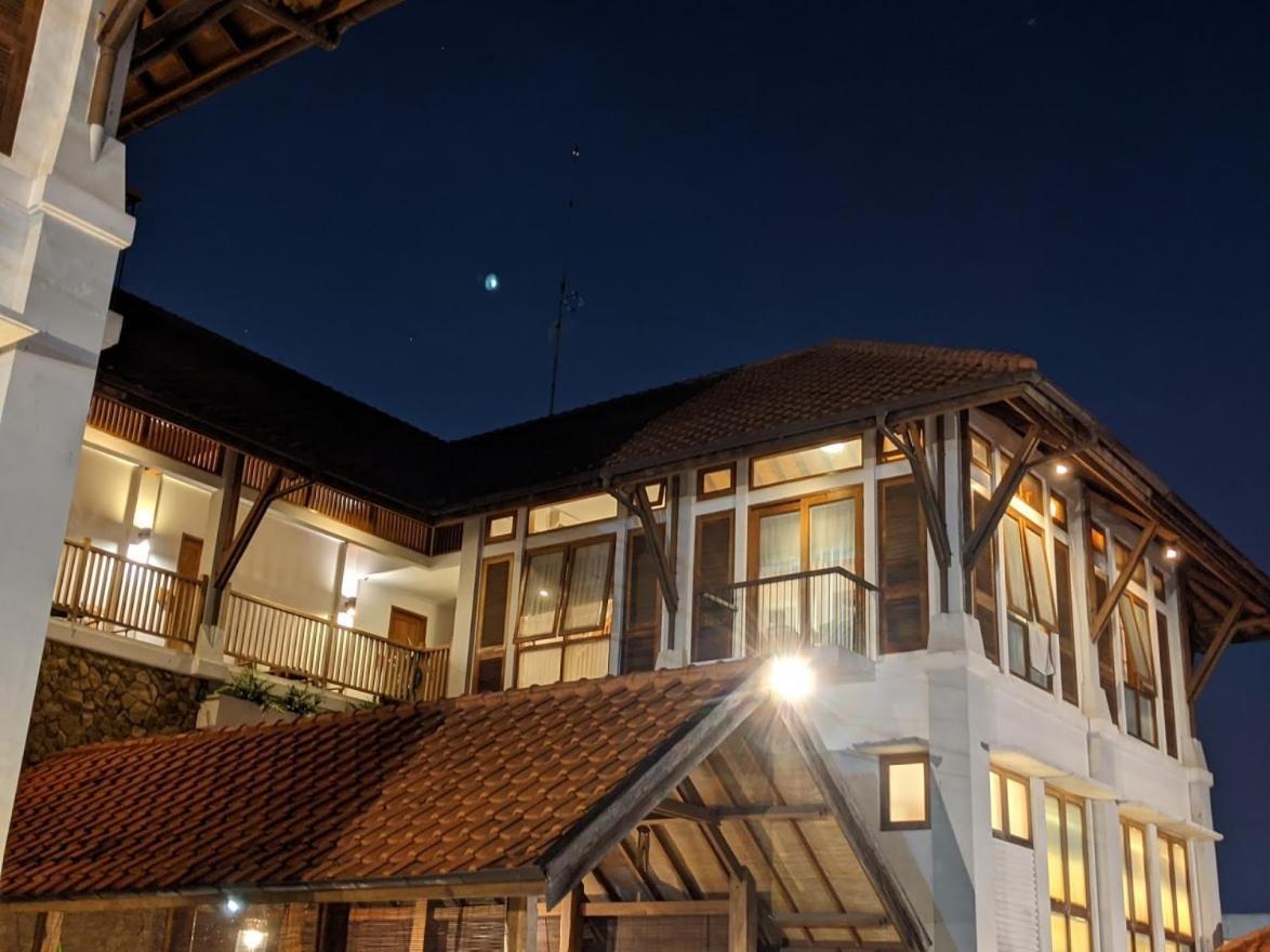 Villa Damar Boutique Hotel Bandung Exterior foto