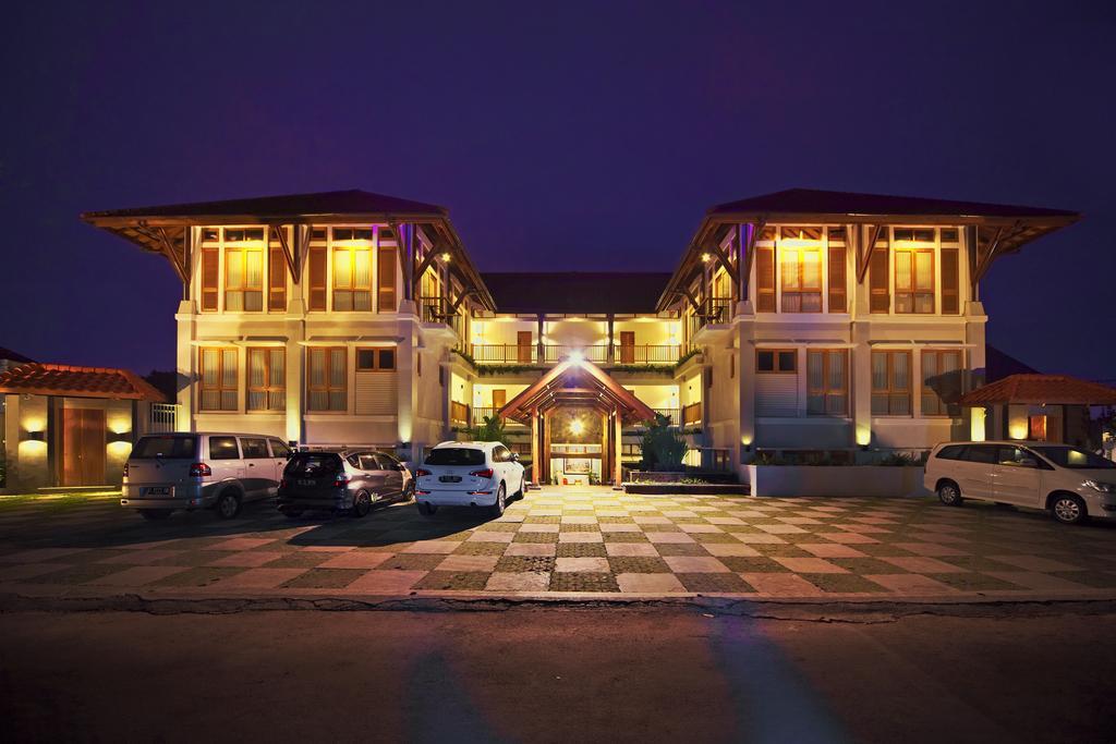 Villa Damar Boutique Hotel Bandung Exterior foto